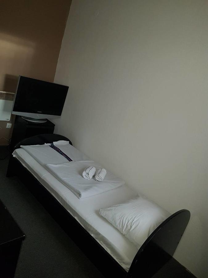 Motel Luxor Високо Екстериор снимка