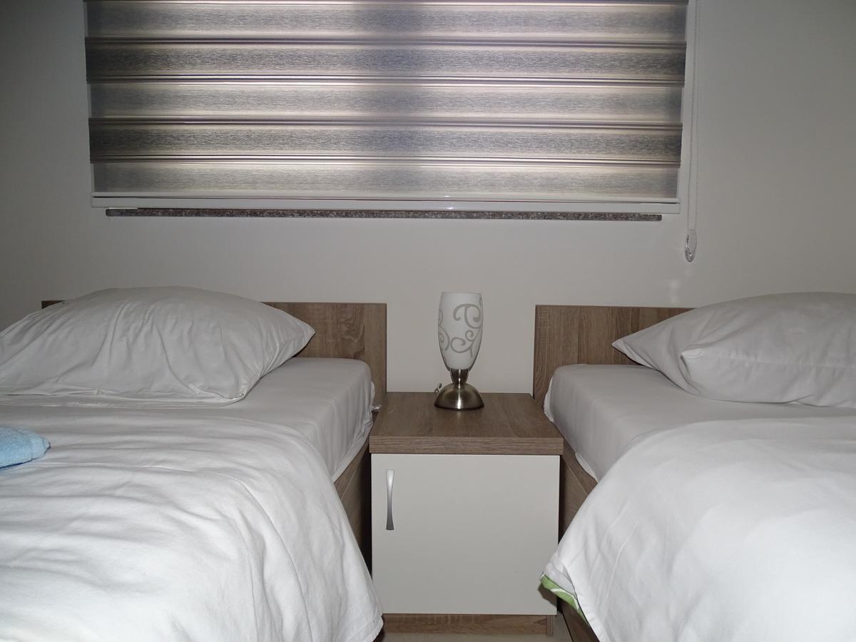 Motel Luxor Високо Екстериор снимка
